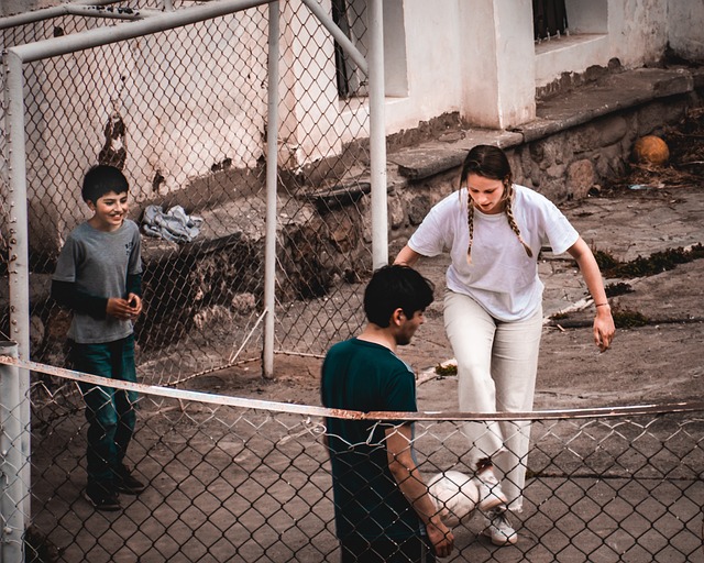 通过引入智 通过引入智